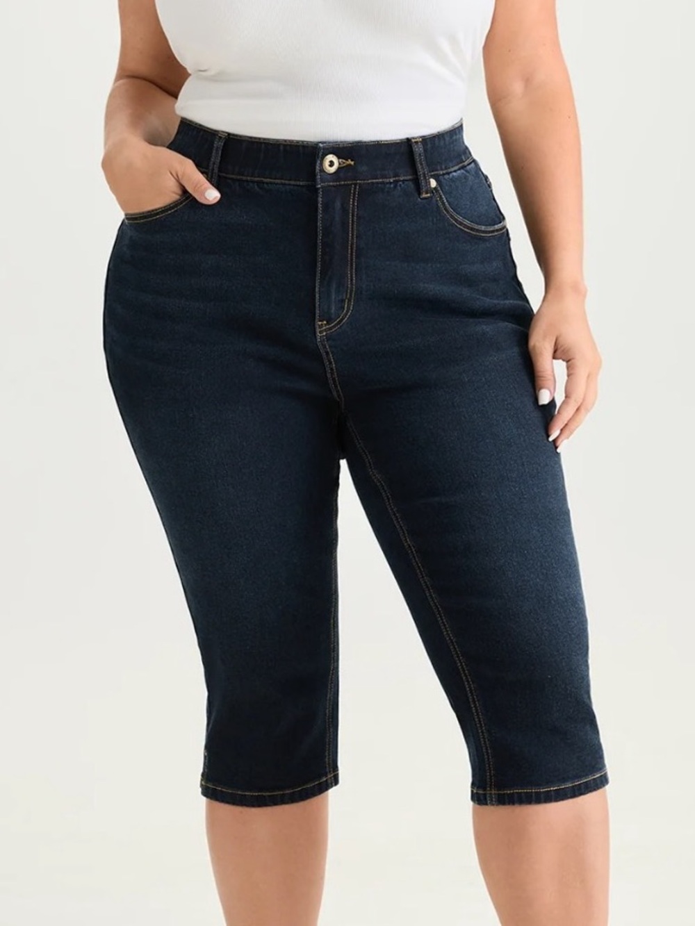 BloomChic Plus Size 2XL Stretchy Skinny-Fit Capri Jeans us20